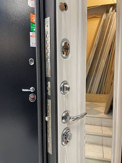 Входная дверь  